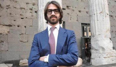 Ποιος είναι ο 31χρονος κληρονόμος της Ray-Ban που λέει ότι έχει κοιμηθεί με πάνω από 2.000 γυναίκες