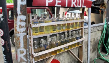 Ξέμεινε από καύσιμα το Μπαλί: Ουρές χιλιομέτρων στα πρατήρια για λίγες σταγόνες βενζίνης (βίντεο)