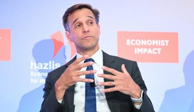 Τζόσουα Χακ: Aυτός είναι ο διπλωμάτης που αναλαμβάνει προσωρινά την πρεσβεία των ΗΠΑ στην Αθήνα