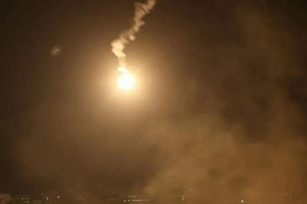 Μαζική ρωσική επίθεση με έξι βαλλιστικούς πυραύλους στο Κίεβο – Εννέα drones έπληξαν το Χάρκοβο