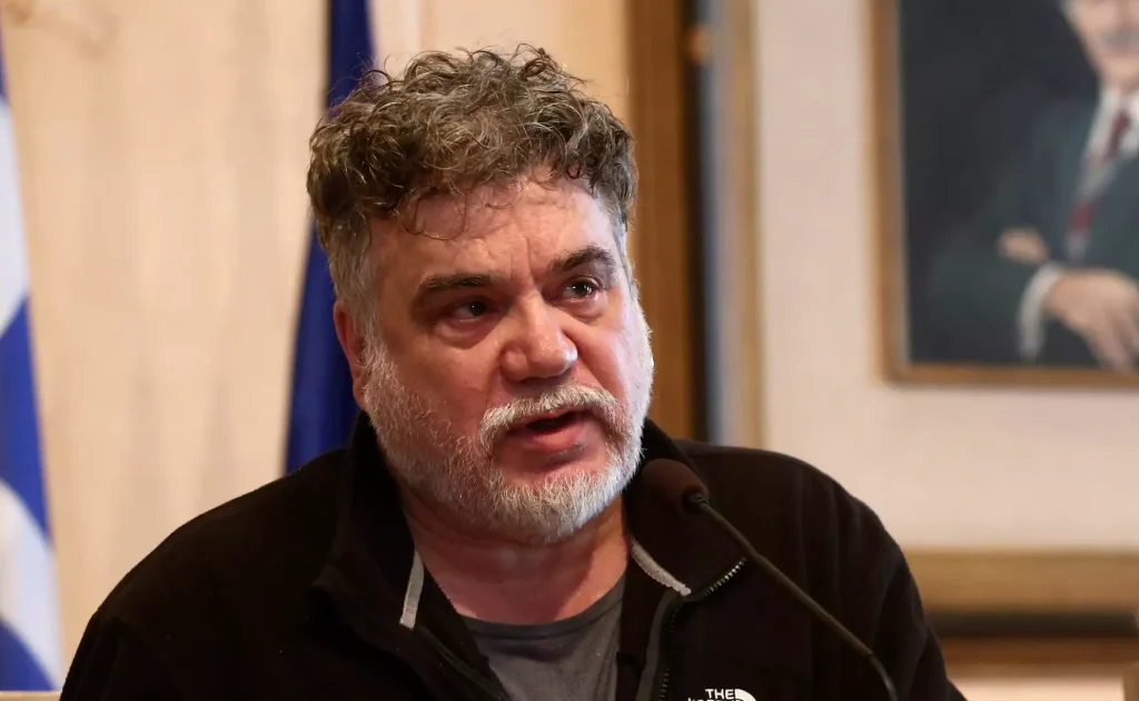 Γιάννης Κακλέας για Νίκο Καρβέλα: «Περνάει κρίσεις μεγαλομανίας»