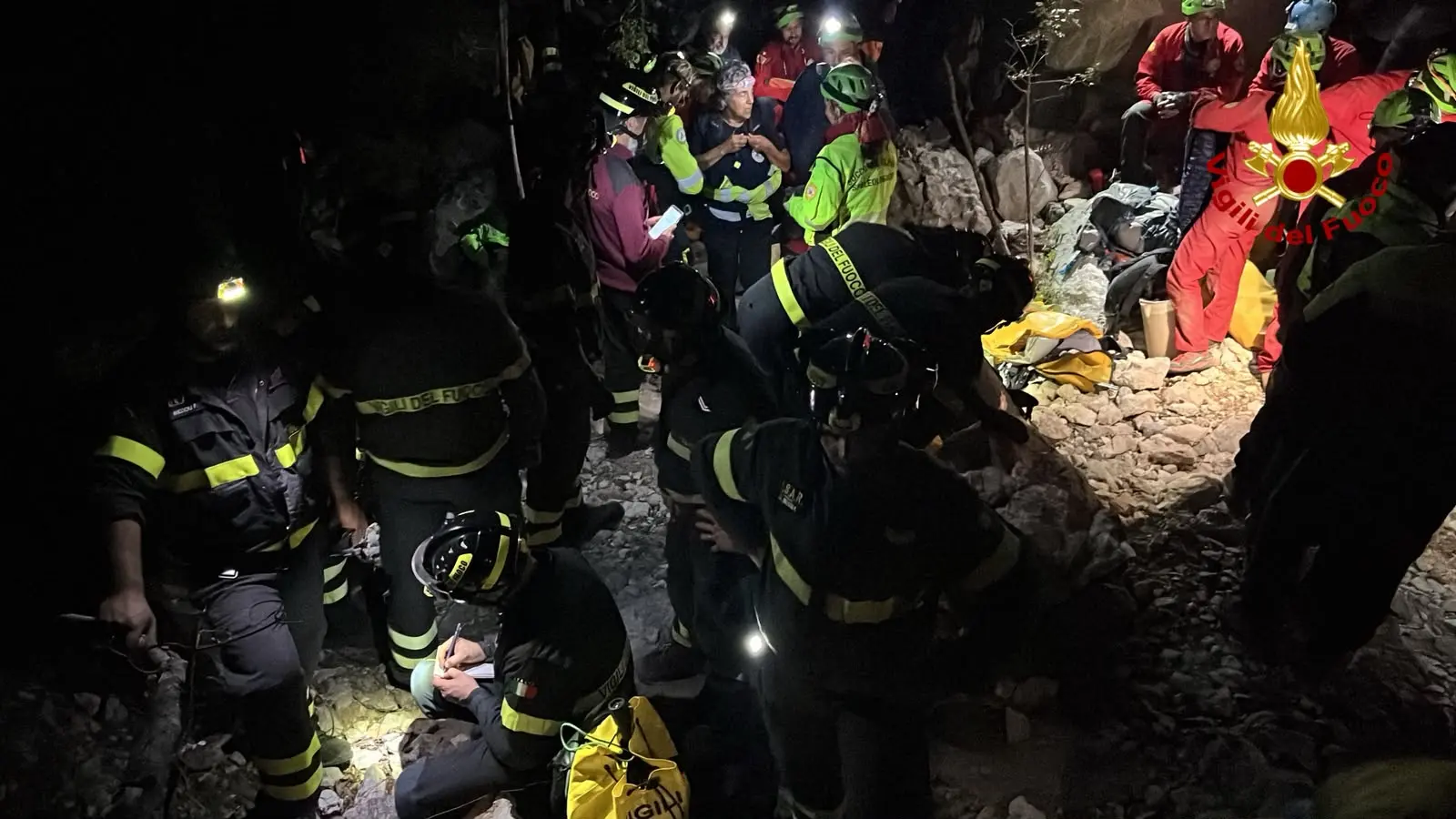 Σαρδηνία: Oλοκληρώθηκε η επιχείρηση διάσωσης 31χρονου που είχε εγκλωβίστηκε σε σπήλαιο για 26 ώρες