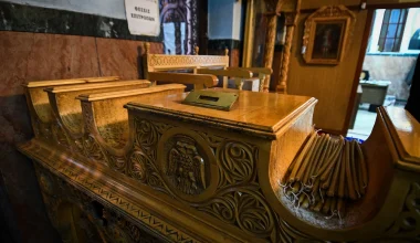 Συνελήφθη άνδρας που μπήκε μέσα σε εκκλησία της Λιβαδειάς κι έκλεψε το παγκάρι