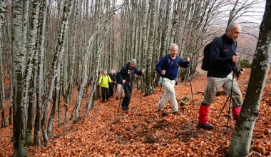 Hiking: Τι χρειάζεται να έχει μαζί του κάποιος σε μια φθινοπωρινή πεζοπορία