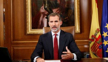 «Βράζει» η Θέουτα με την ιστορική αλλά αργοπορημένη επίσκεψη του βασιλιά Φελίπε: «Τώρα μας θυμήθηκε»