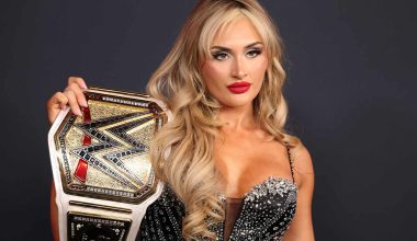 WWE: Σοκάρει το βίντεο με την πτώση της Τίφανι Στράτον από σκάλα – Προσγειώθηκε με το κεφάλι