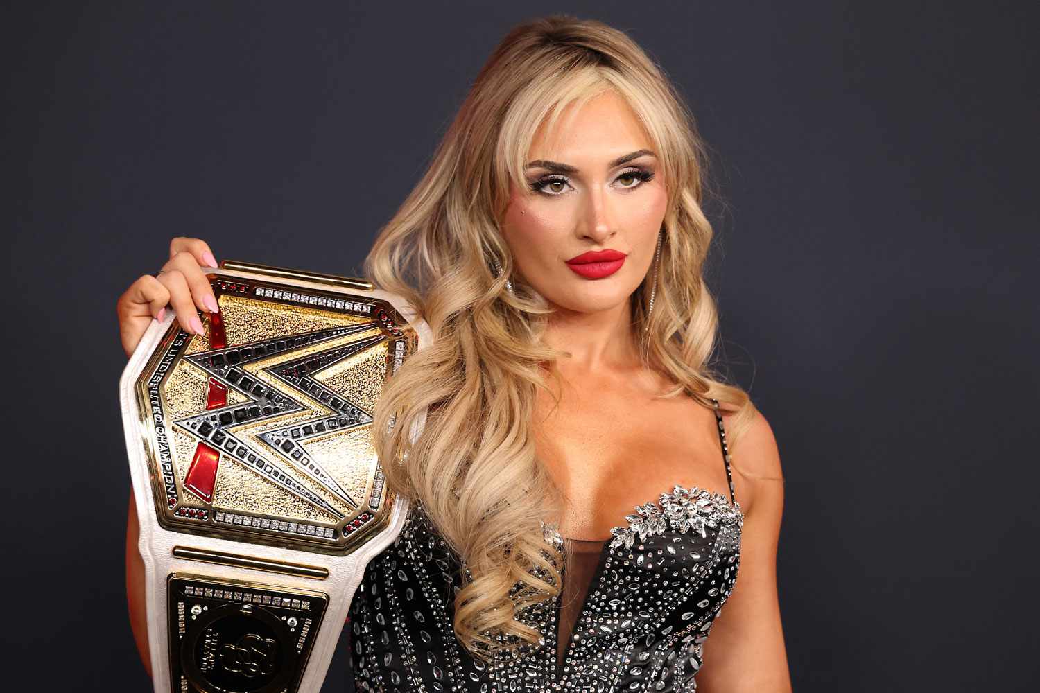 WWE: Σοκάρει το βίντεο με την πτώση της Τίφανι Στράτον από σκάλα – Προσγειώθηκε με το κεφάλι