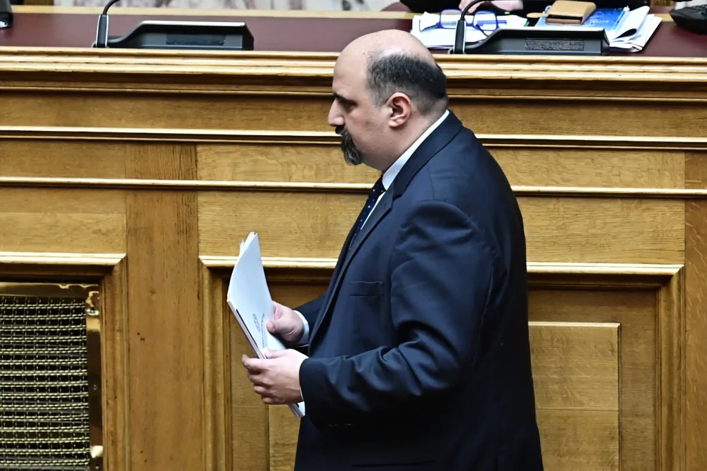Χ.Τριαντόπουλος: Έμεινε μόνος – Τον ξέχασαν κόμμα και κυβέρνηση