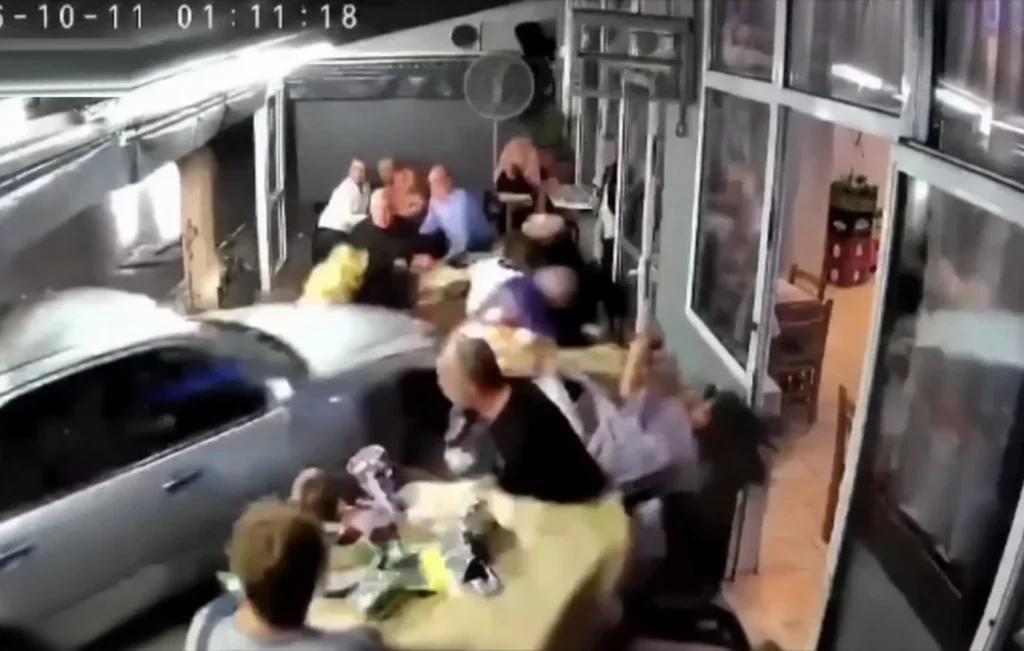 Άφησαν ελεύθερο τον Αλβανό που έπεσε μεθυσμένος με το ΙΧ του σε ταβέρνα στην Θεσσαλονίκη