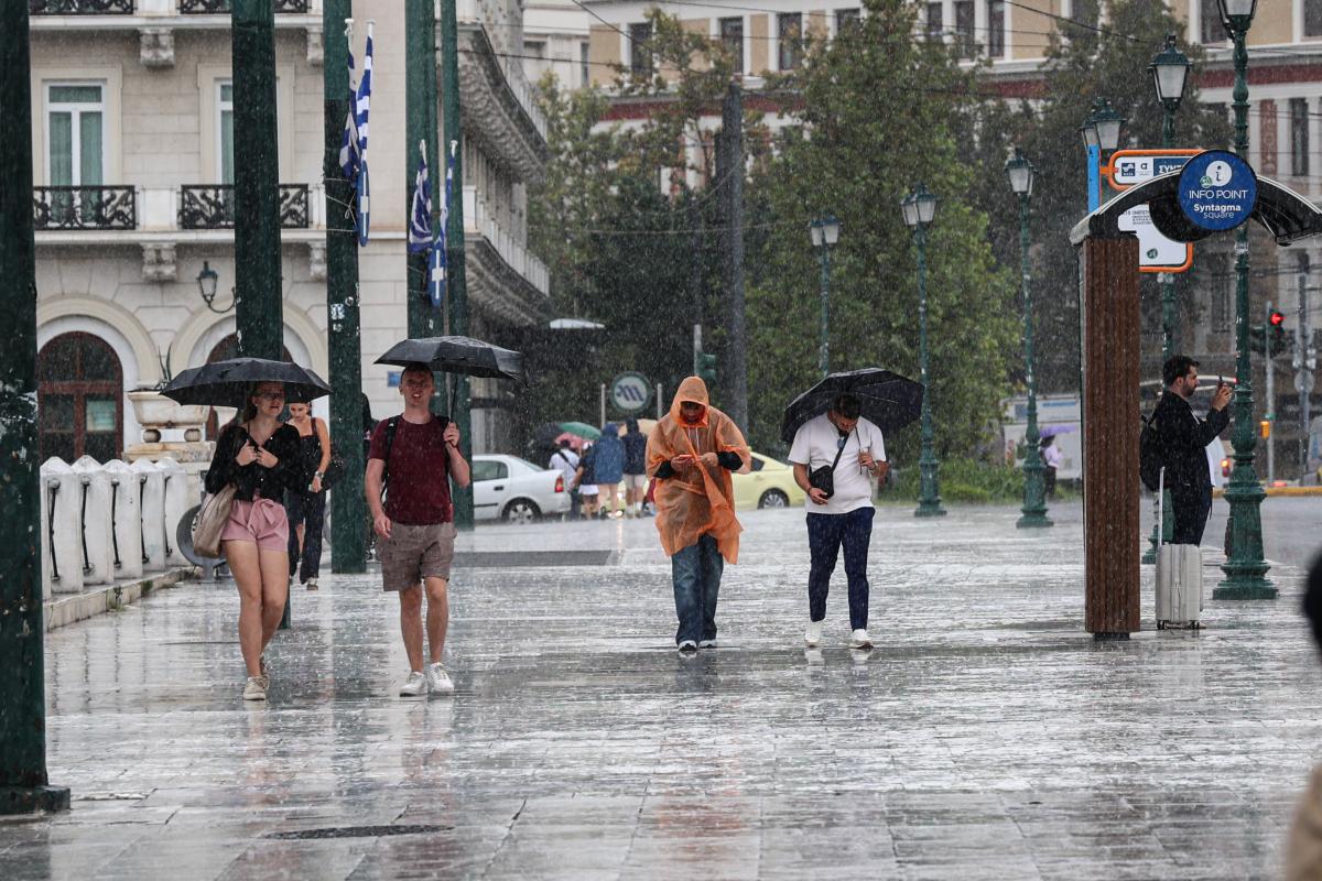 Καιρός: Ισχυρές καταιγίδες σε περιοχές της Αττικής – Καθυστερήσεις έως 45 λεπτά στην Αττική Οδό