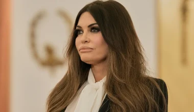 Τ.Κίμελ για Κ.Γκίλφοϊλ: «Η πρώτη που την παράτησαν δύο Ντόναλντ Τραμπ»