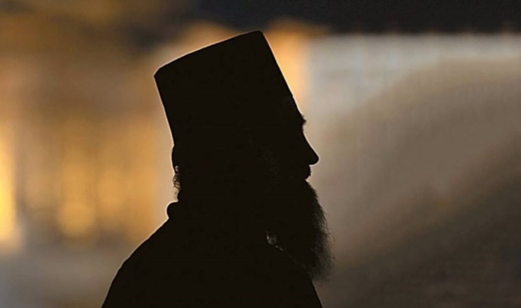 Γρεβενά: Χειροπέδες σε 68χρονο ιερέα μετά από καταγγελία για εκδικητική πορνογραφία