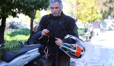«Αγνώριστος» ο Α.Σερβετάλης: Η εντυπωσιακή αλλαγή στην εμφάνισή του για τον ρόλο του Αγίου Ιωσήφ