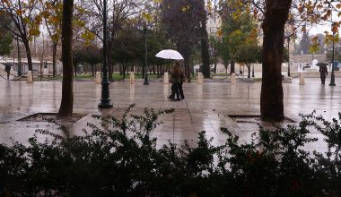 Καιρός: «Προ των πυλών» ψυχρή «εισβολή» με βροχές, χιόνια και αισθητή πτώση της θερμοκρασίας