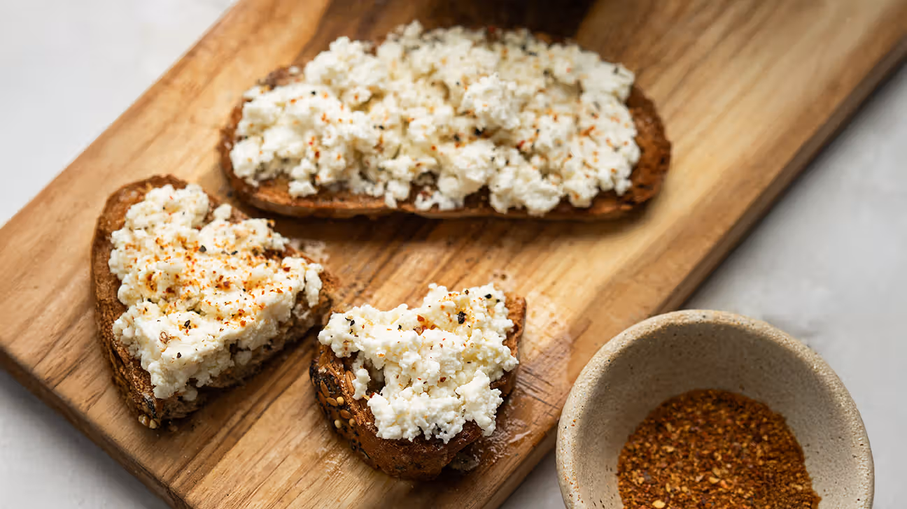Cottage cheese στο πρωινό: Γιατί το επιλέγουν όσοι θέλουν περισσότερη πρωτεΐνη
