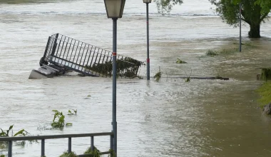 Σφοδρές βροχοπτώσεις έπληξαν την Κωνσταντινούπολη: Νεκρός 14χρονος από ηλεκτροπληξία (βίντεο)