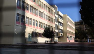 Αιματηρή συμπλοκή σε λύκειο στην Κυψέλη: Αιγύπτιος μαθητής δέχθηκε επίθεση με μαχαίρι