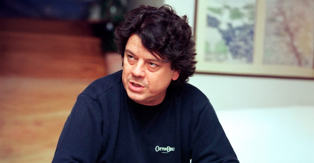 Σαν σήμερα «έφυγε» ο Βλάσσης Μπονάτσος: 22 χρόνια χωρίς τον ανατρεπτικό καλλιτέχνη που άφησε εποχή