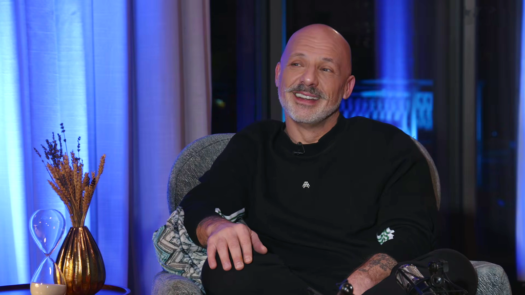 Ν.Μουτσινάς: «Είναι όνειρό μου να ζήσω στην Ουγκάντα – Οι δυτικοί είμαστε για λύπηση» (βίντεο)