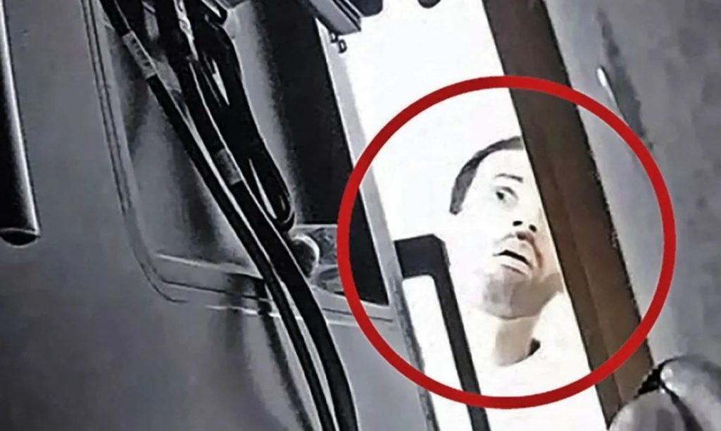 Τεράστιο πρόστιμο & φυλάκιση στον 35χρονο υπάλληλο της Al που τοποθέτησε κρυφά κάμερα σε συνεδρίαση