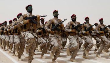 «Τους έστειλαν στον Αλλάχ για πιλάφι»: Οι Χούθι εξουδετέρωσαν πρώην κομάντο των Πακιστανών (βίντεο)