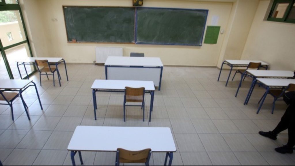 Παραλίγο τραγωδία σε σχολείο στο Μεσολόγγι: Παράθυρο αποκολλήθηκε και έπεσε στο κεφάλι μαθητή!