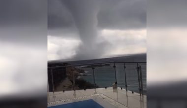 Κακοκαιρία: Εντυπωσιακός υδροστρόβιλος εμφανίστηκε ανοιχτά της Ρόδου (βίντεο)