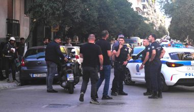 Αθήνα: Επεισόδια με 150 οπαδούς της Μπόρατς – Επίθεση σε αστυνομικούς και 11 συλλήψεις (φώτο)
