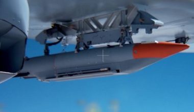 Δοκιμής της βόμβας TOLUN-P από UCAV AKSUNGUR (βίντεο)