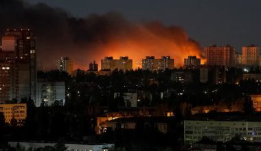 Οι Ρώσοι χτύπησαν το λιμάνι του Ισμαήλ και δύο φορτηγά πλοία στη Μαύρη Θάλασσα