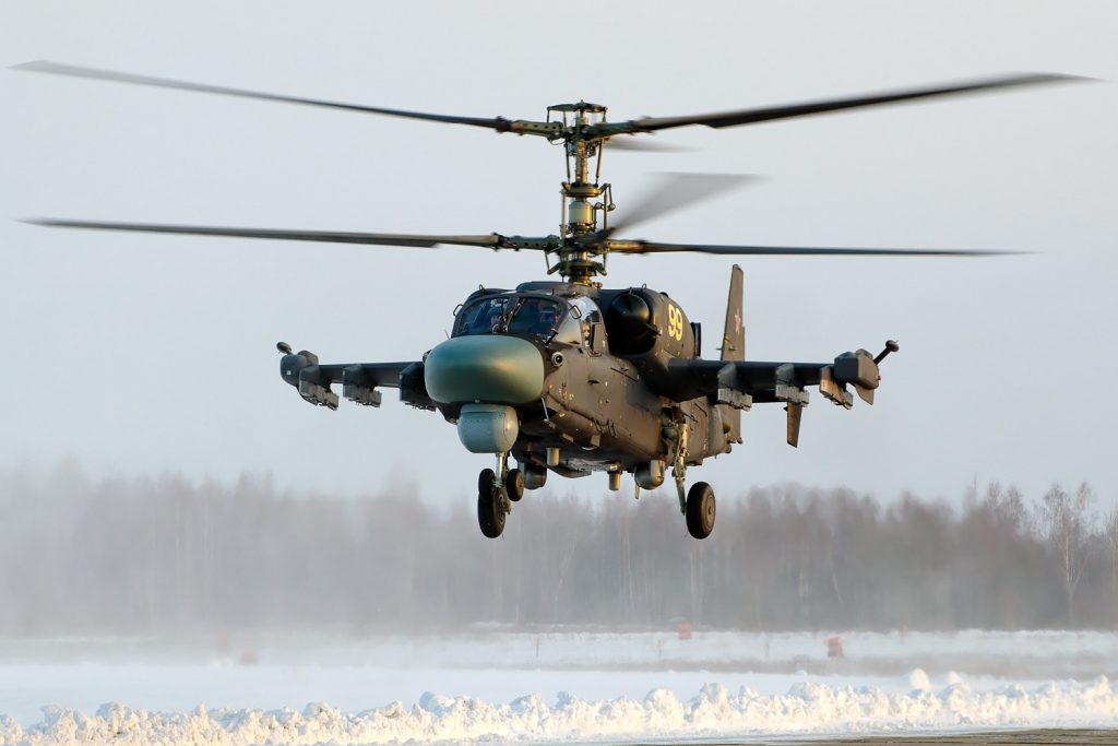 Βίντεο: Η στιγμή που ρωσικό ελικόπτερο Ka-52 κτυπά ουκρανικό άρμα μάχης με κατευθυνόμενο πύραυλο