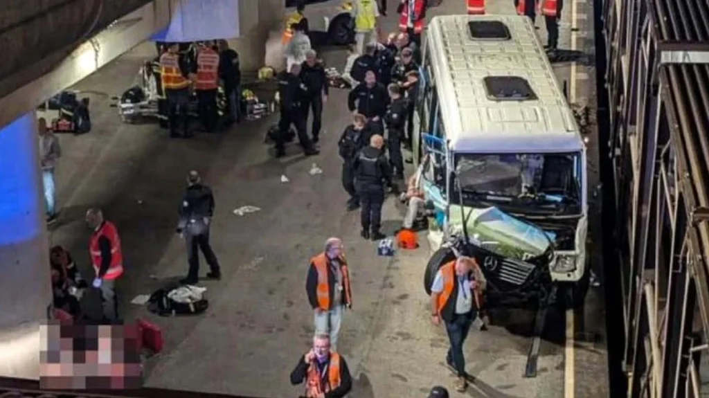 Σοβαρό ατύχημα στη σήραγγα της Μάγχης: Λεωφορείο συγκρούστηκε με εμπορευματική αμαξοστοιχία