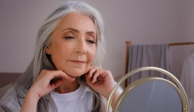 Τα μαλλιά ασπρίζουν σχεδόν απότομα μετά από έντονο στρες – Γιατί συμβαίνει