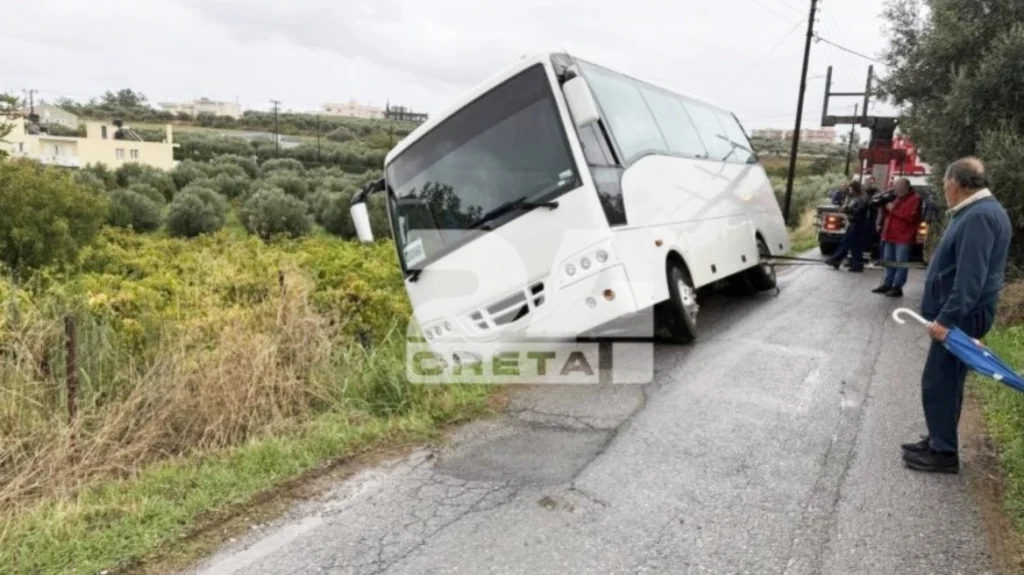 Τροχαίο ατύχημα στην Κρήτη: Λεωφορείο με μαθητές βγήκε από τον δρόμο και κατέληξε σε πρανές
