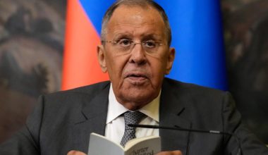 Mόσχα: «Ο Ζελένσκι προκαλεί ευθέως τον Τραμπ – Νομίζει ότι όλοι του χρωστάνε»