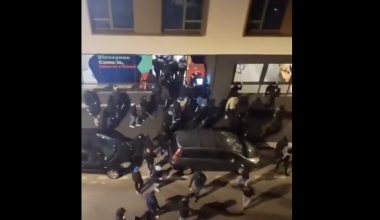 Οπαδοί της ΑΕΚ και της Μαρσέιγ «ψάχνουν» φίλους του Ολυμπιακού σε ξενοδοχεία στη Μασσαλία (βίντεο)