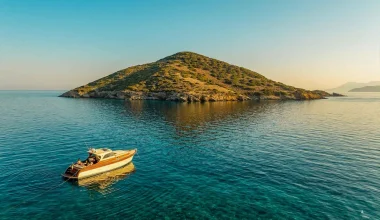 Αυτό είναι το μικρό ελληνικό νησί που πωλείται για 4,5 εκατ. ευρώ: Δείτε εικόνες