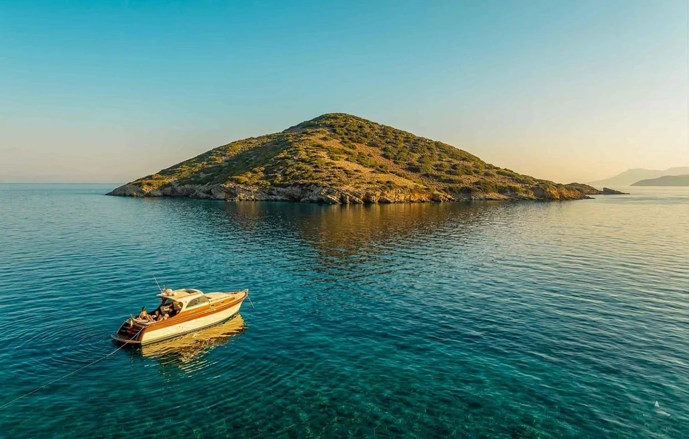 Αυτό είναι το μικρό ελληνικό νησί που πωλείται για 4,5 εκατ. ευρώ: Δείτε εικόνες