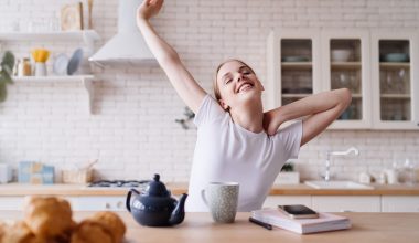 Αυτά είναι τα 7 πράγματα που δεν πρέπει να κάνεις ποτέ μόλις ξυπνήσεις