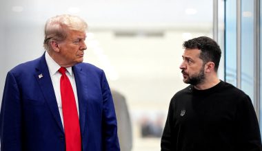 Mόσχα για Ζελένσκι: «Προκαλεί Τραμπ – Νομίζει του χρωστάει»