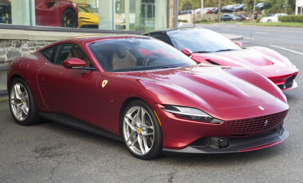 Ferrari αξίας 210.000 ευρώ «σφήνωσε» στα σοκάκια της Σεβίλλης: Δείτε βίντεο