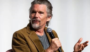 «Οι άπληστοι μπά@@@@ στο τέλος πάντα χάνουν»: Το μήνυμα του Ίθαν Χοκ