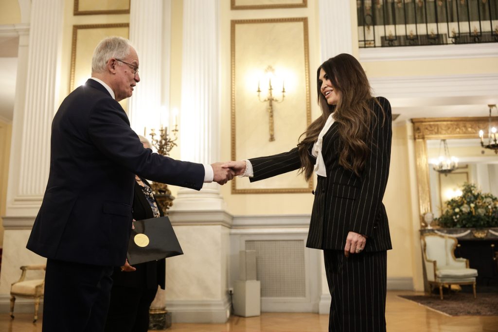 Η Κ.Γκιλφόιλ δεν θα λάβει τιμητικό αποχαιρετισμό από τον ΠτΔ!
