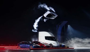 H Tesla παρουσίασε τα ιπτάμενα αυτοκίνητα της!