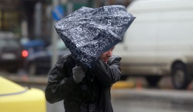Καιρός: «Βουτιά» της θερμοκρασίας αύριο με βροχές, καταιγίδες και ασθενείς χιονοπτώσεις στα ορεινά