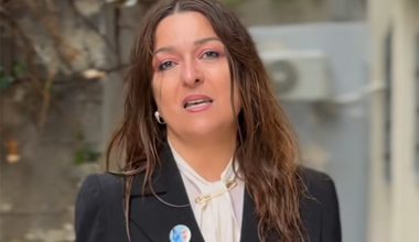 Δείτε βίντεο: Υποψήφια του ΠΑΣΟΚ βγήκε στη βροχή – «Έλεος κυβέρνηση, είμαστε όλοι λούτσα»