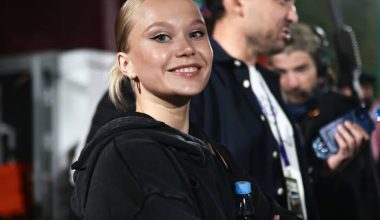 «Οχετός» των Ουκρανών σε ανάρτηση της εντυπωσιακής Α.Μελνίκοβα με βετεράνο πολέμου της ΕΣΣΔ (φωτο)
