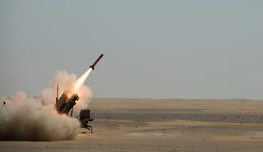 Σαουδική Αραβία: Αναχαίτισε πυραύλους και drones των Χούθι πάνω από το Ριάντ