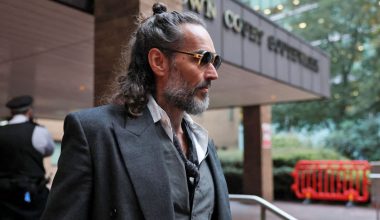 Ράσελ Μπραντ: Στο «φως» ημίγυμνες φωτογραφίες του διάσημου ηθοποιού πριν την ασέλγεια φίλης του