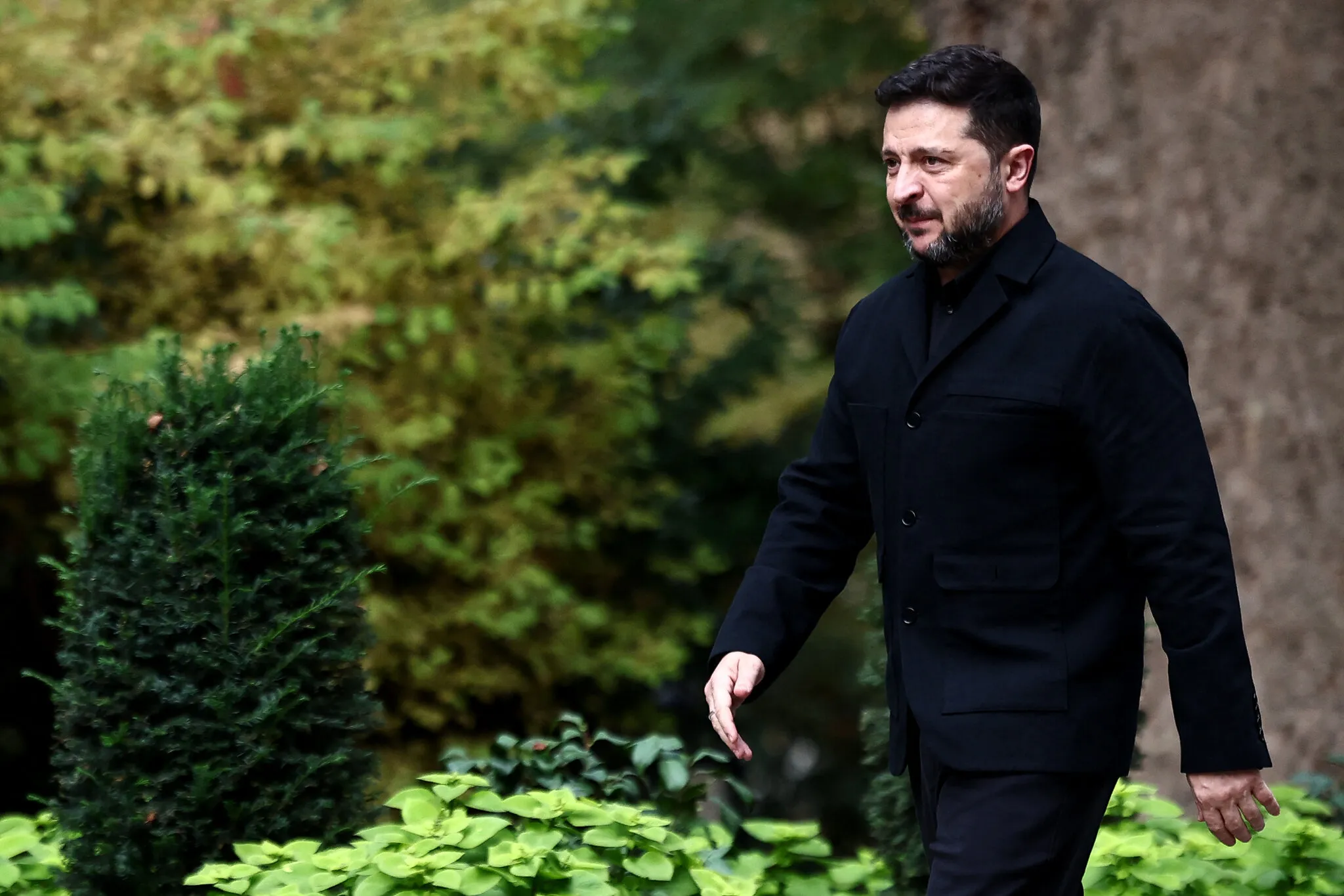 Ακόμα μία χώρα μετά τη Νορβηγία «γονατίζει» μπροστά στον Ζελένσκι: «Να του δώσουμε όλα τα μέσα»